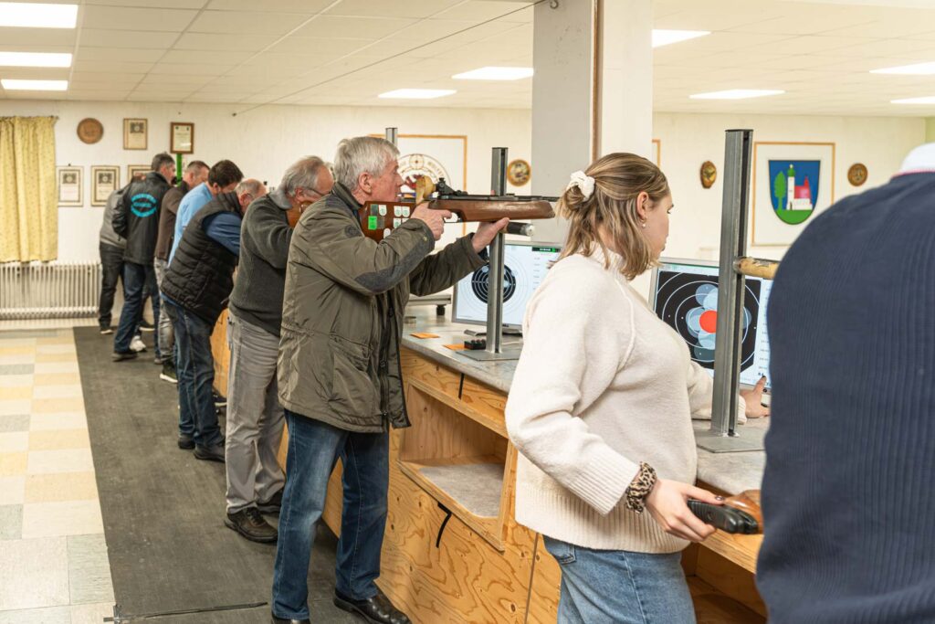 Luftgewehrvergleichskampf 2026 in Böhmzwiesel, Schützen am Schießstand